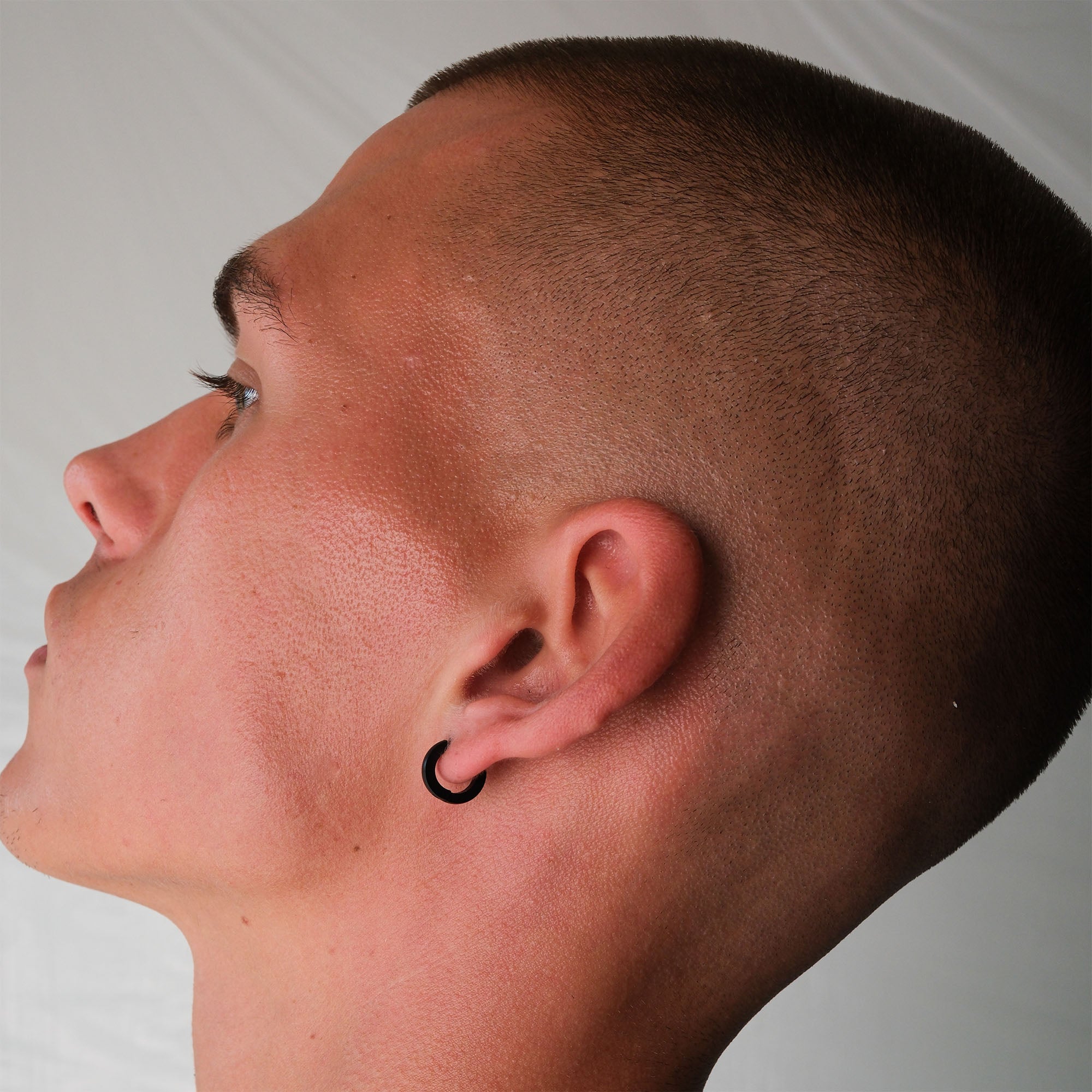 K12 - BLACK ROUND CREOLES - 2MM