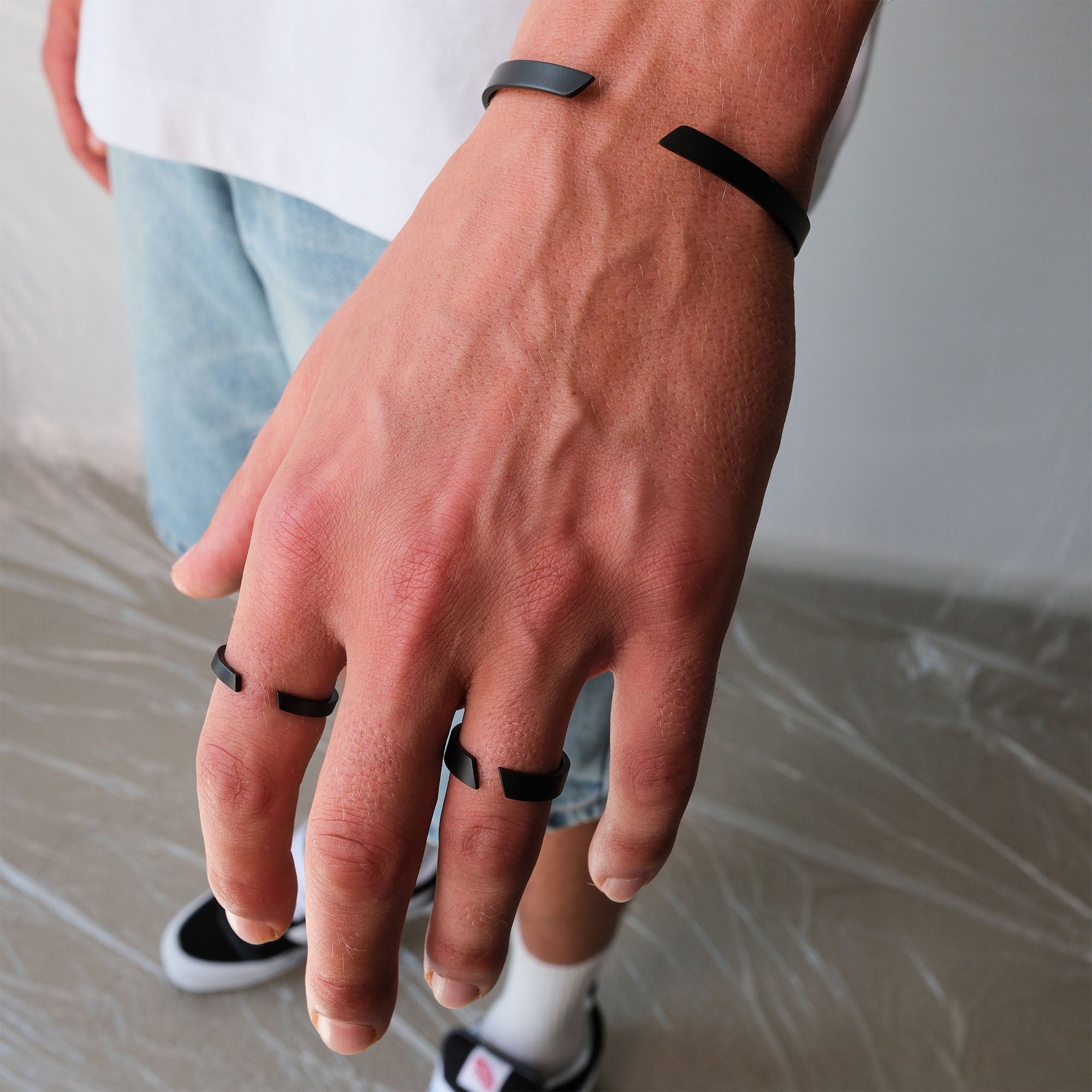 K12 - BLACK ADJUSTABLE CUFF - 5MM